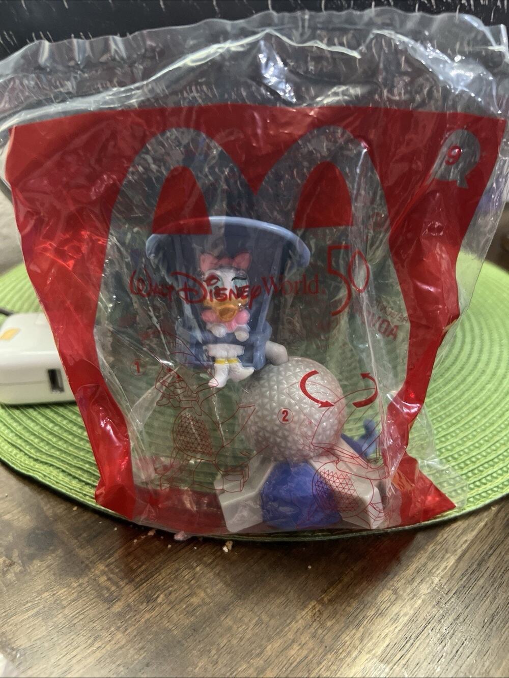 2022 DISNEY WORLD DAISY DUCK SOARING AROUND WORLD #9 MCDONALDS